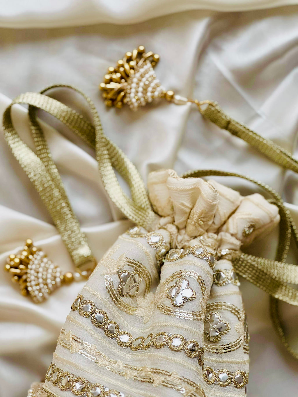 Sufaid-e-Zar Handcrafted Ivory Mirror Work Potli Bag | Bridal Nikah & Festive Clutch