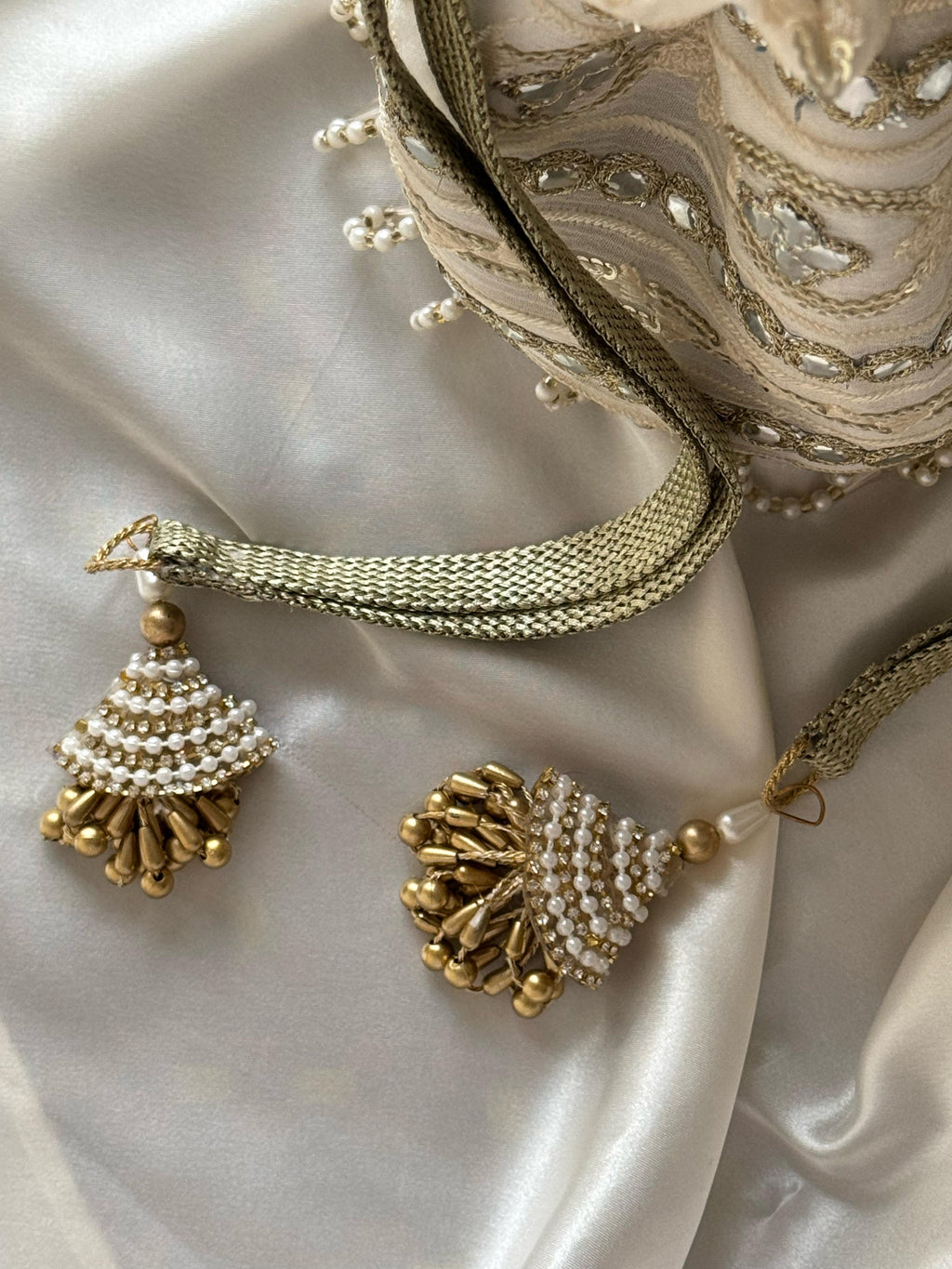Sufaid-e-Zar Handcrafted Ivory Mirror Work Potli Bag | Bridal Nikah & Festive Clutch