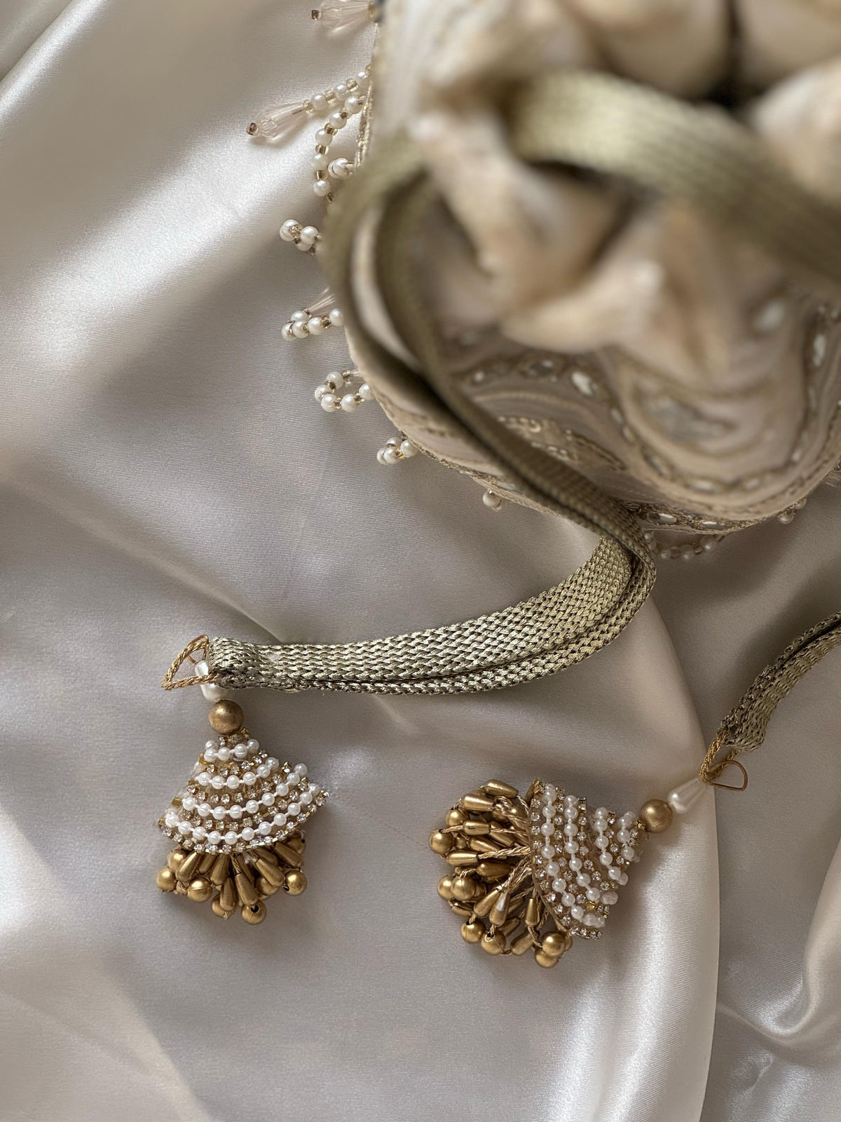 Sufaid-e-Zar Handcrafted Ivory Mirror Work Potli Bag | Bridal Nikah & Festive Clutch