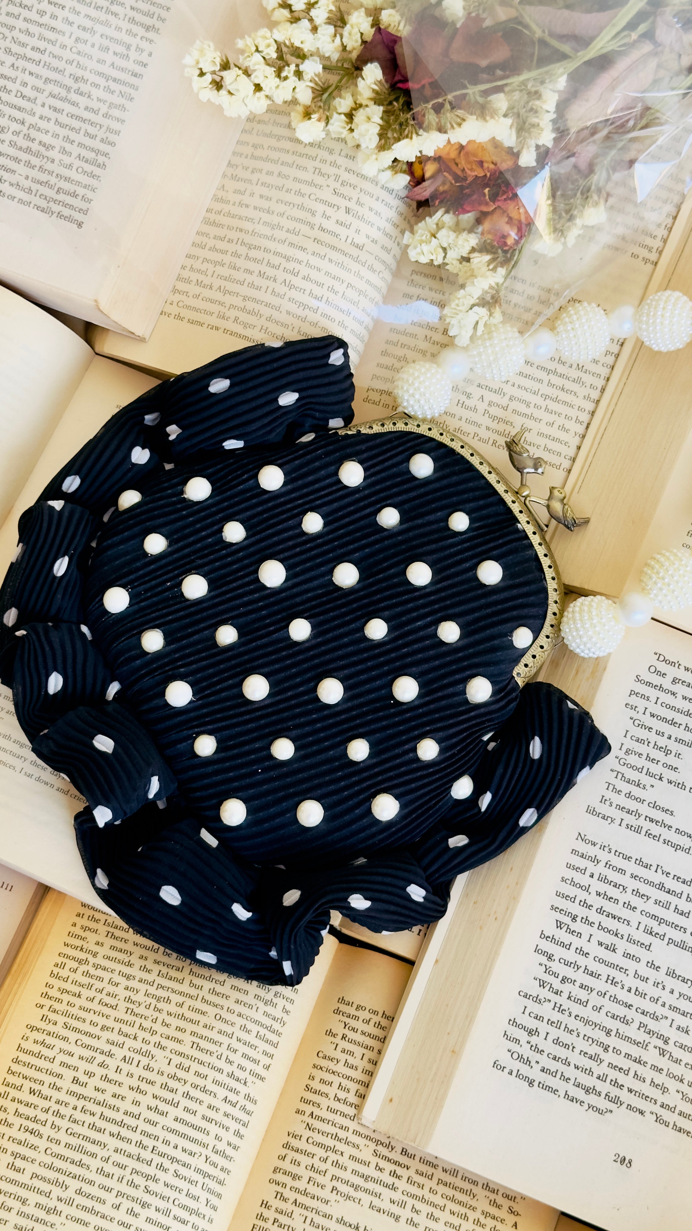The Dotty Diva: Vintage-Inspired Pearl & Polka Dot Frame Clutch