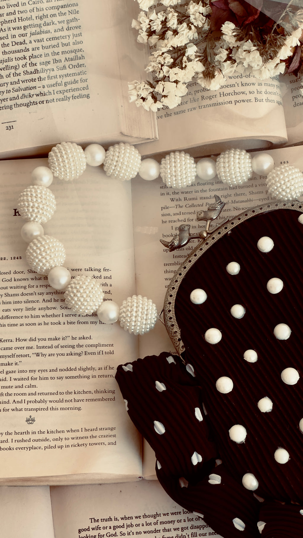 The Dotty Diva: Vintage-Inspired Pearl & Polka Dot Frame Clutch