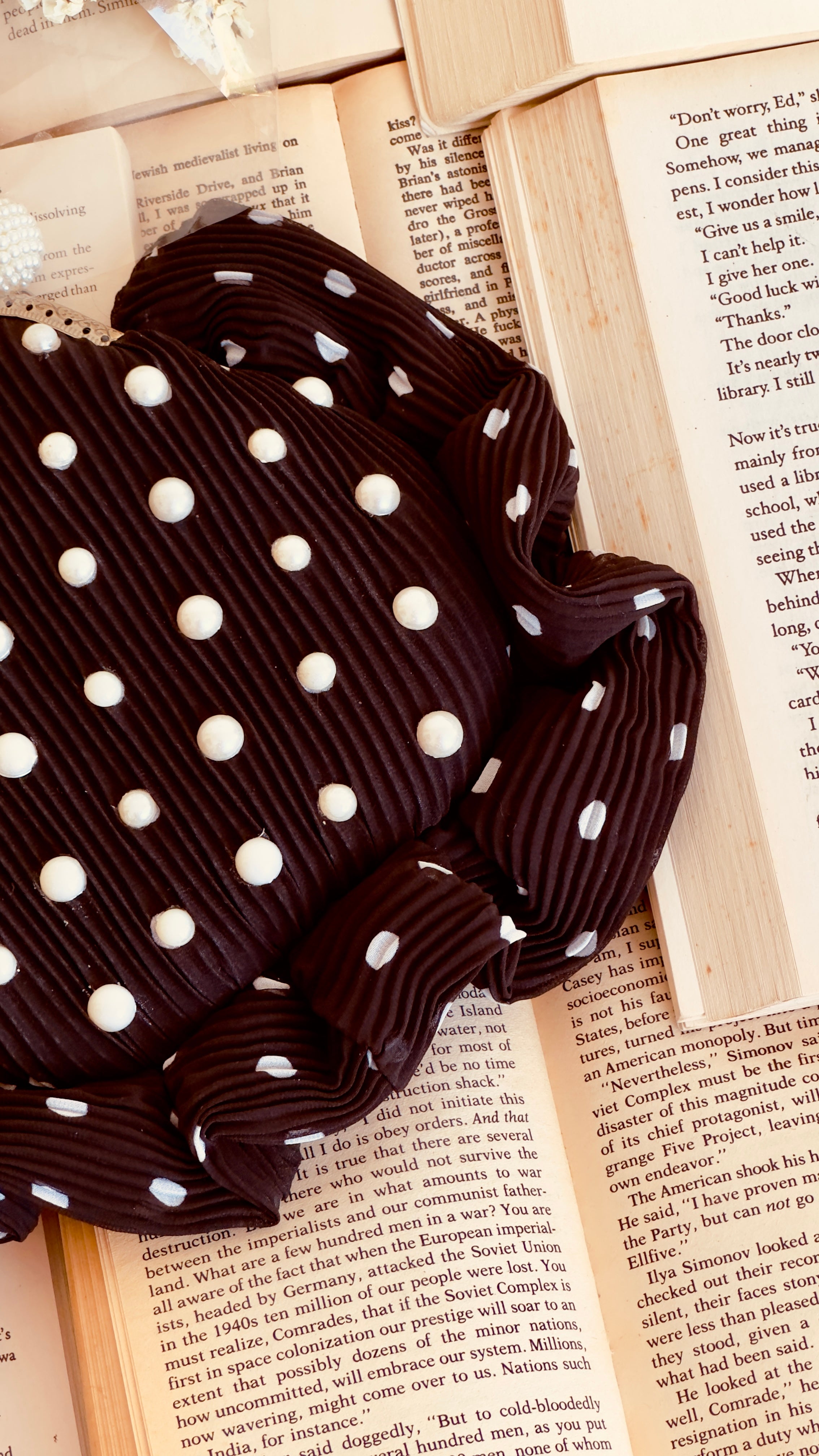 The Dotty Diva: Vintage-Inspired Pearl & Polka Dot Frame Clutch
