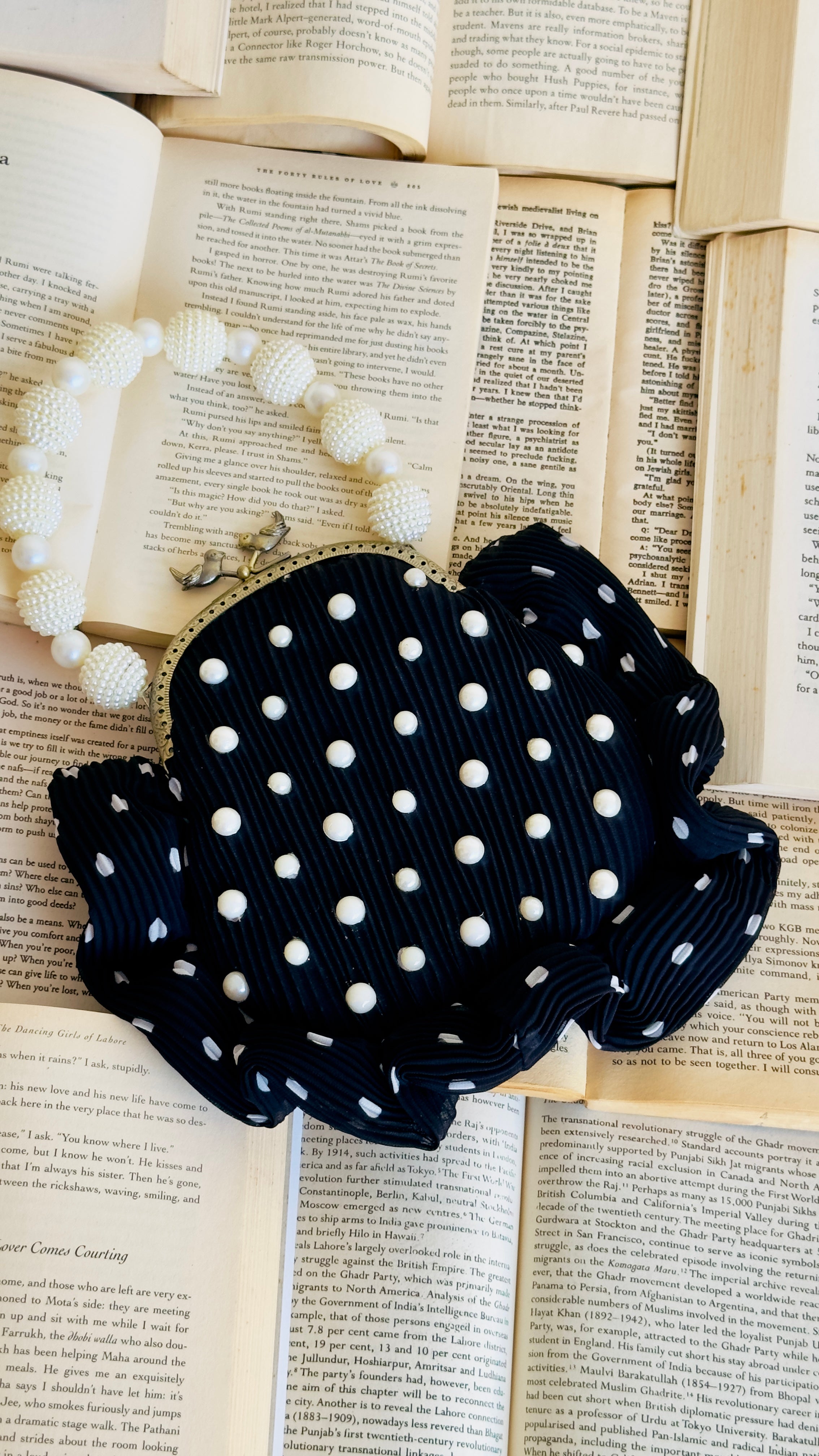 The Dotty Diva: Vintage-Inspired Pearl & Polka Dot Frame Clutch