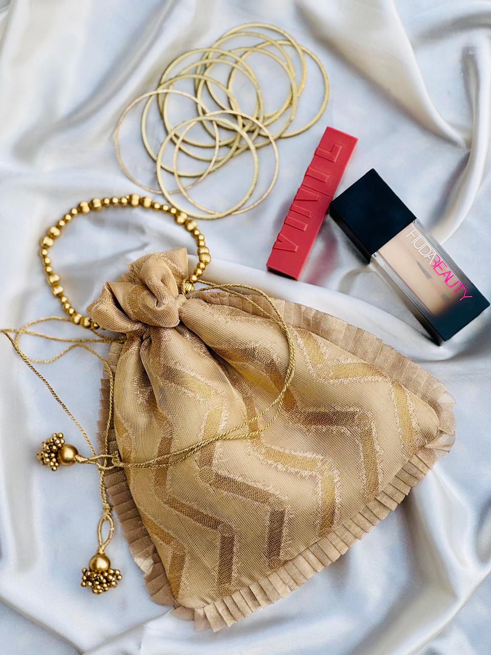 Anjum: Gold Net Chevron Bridal Batwa with Beaded Handle