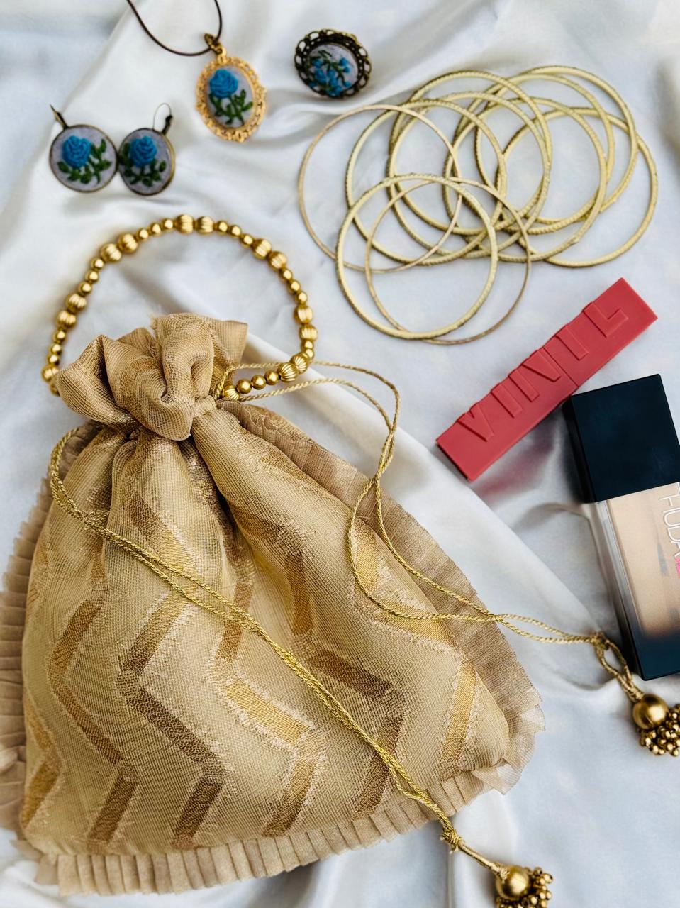 Anjum: Gold Net Chevron Bridal Batwa with Beaded Handle