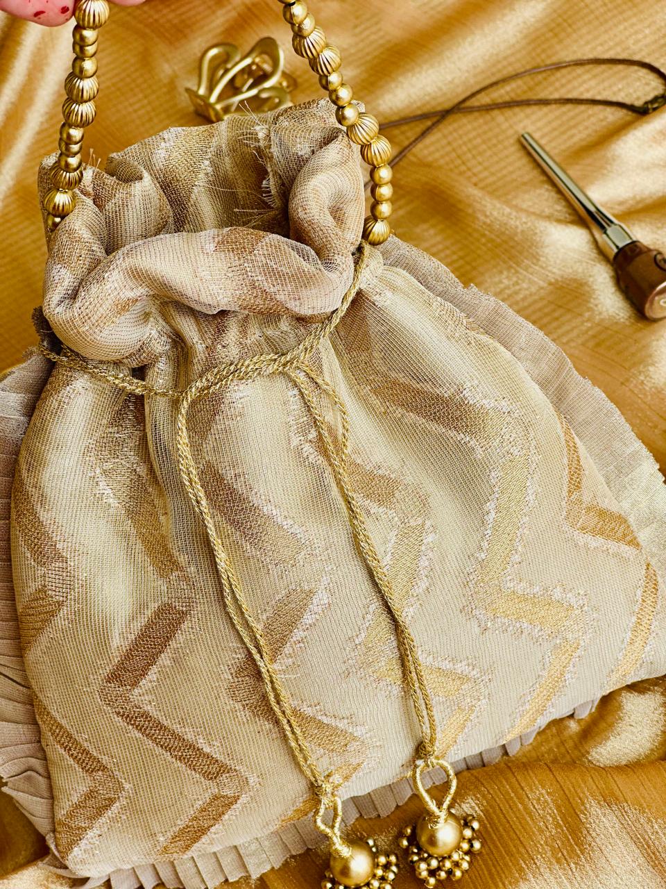 Anjum: Gold Net Chevron Bridal Batwa with Beaded Handle