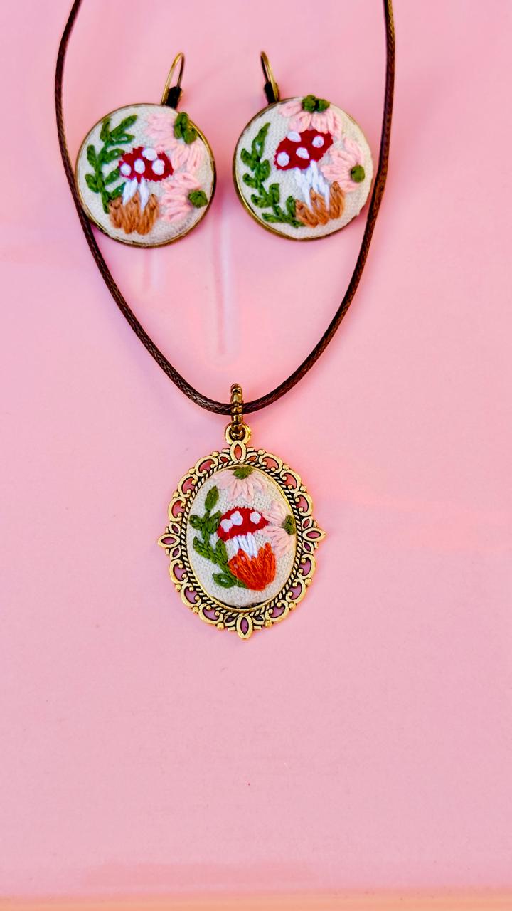 Hand-Embroidered Mushroom Forest Pendant – Vintage Gold Cameo Toadstool Necklace