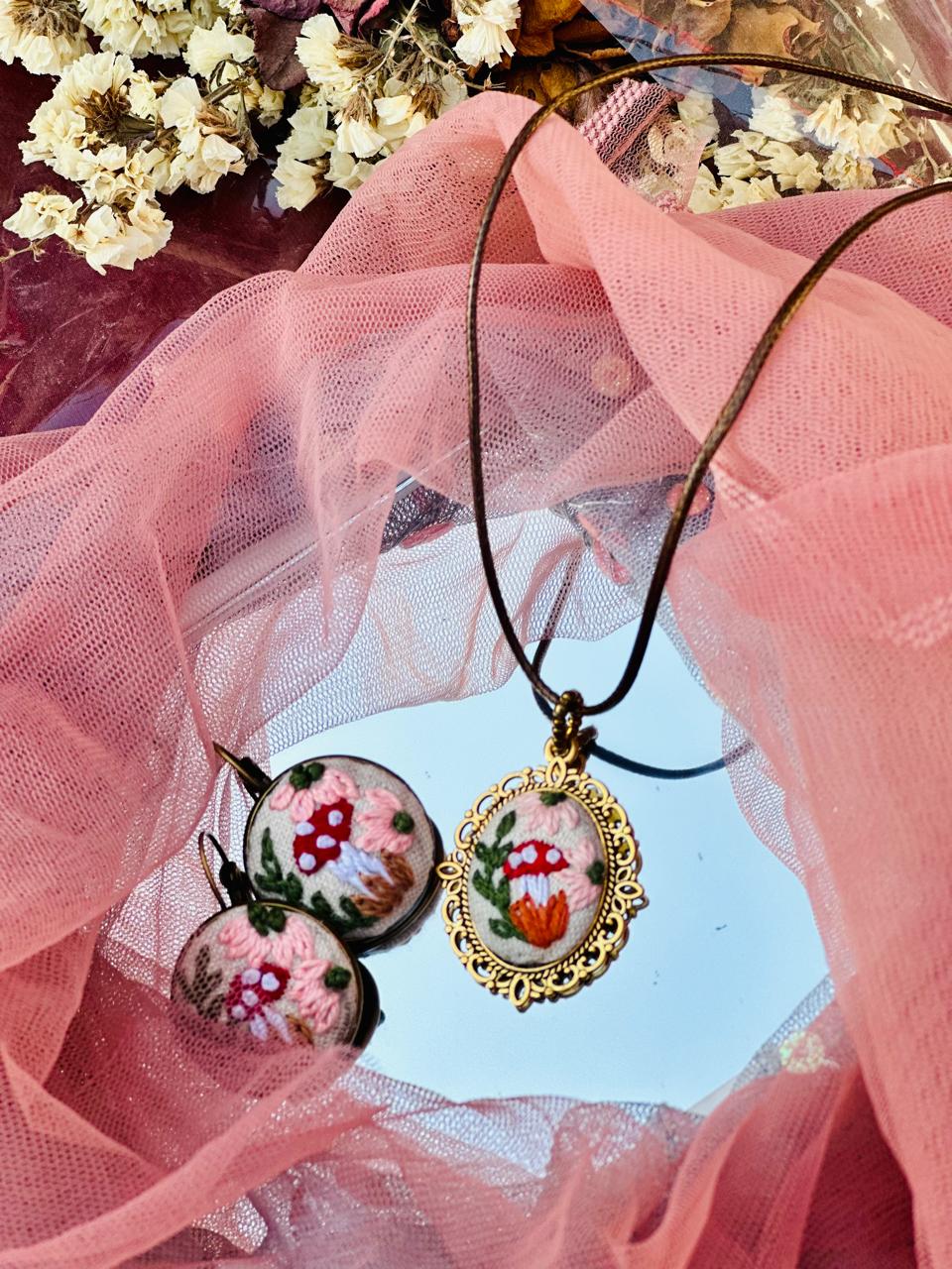 Hand-Embroidered Mushroom Forest Pendant – Vintage Gold Cameo Toadstool Necklace