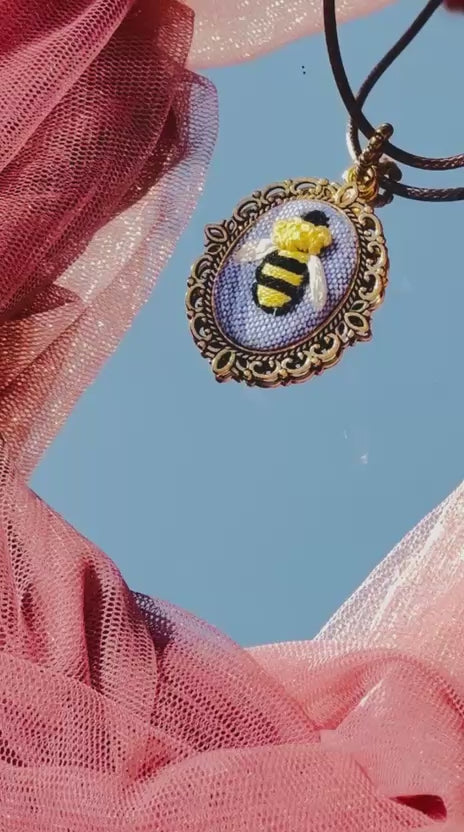 Hand Embroidered Bumblebee Pendant – 3D Bee Textile Art Necklace – Vintage Bronze Filigree Jewelry